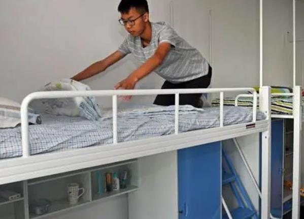 大学宿舍4人“标间”怎么选床位？过来人才知道，选对床位很重要