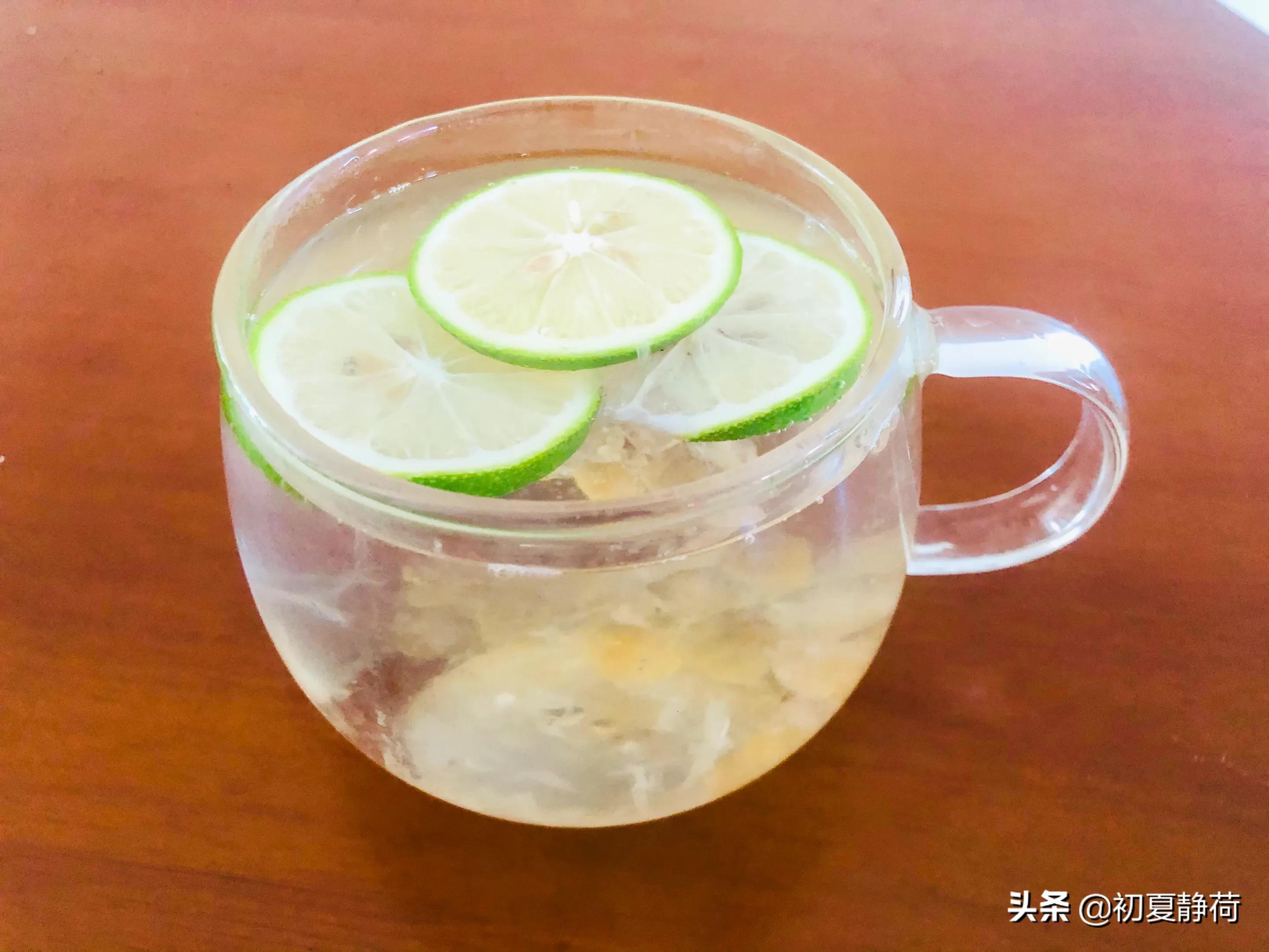 午后阳光洒满窗台，一杯柠檬水轻漾着清新的味道