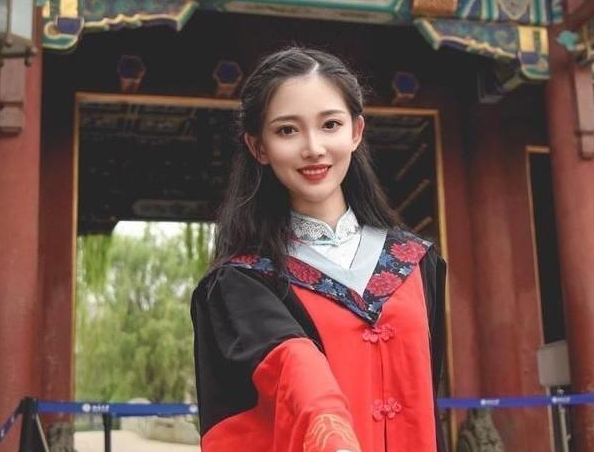 潘颖 北京大学（北大校花毕业照走红）