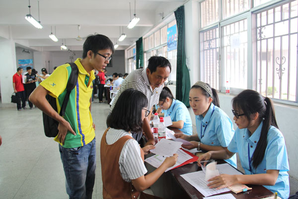 大一新生三个月之内，将接受“特殊”检查，不合格会失去入学资格