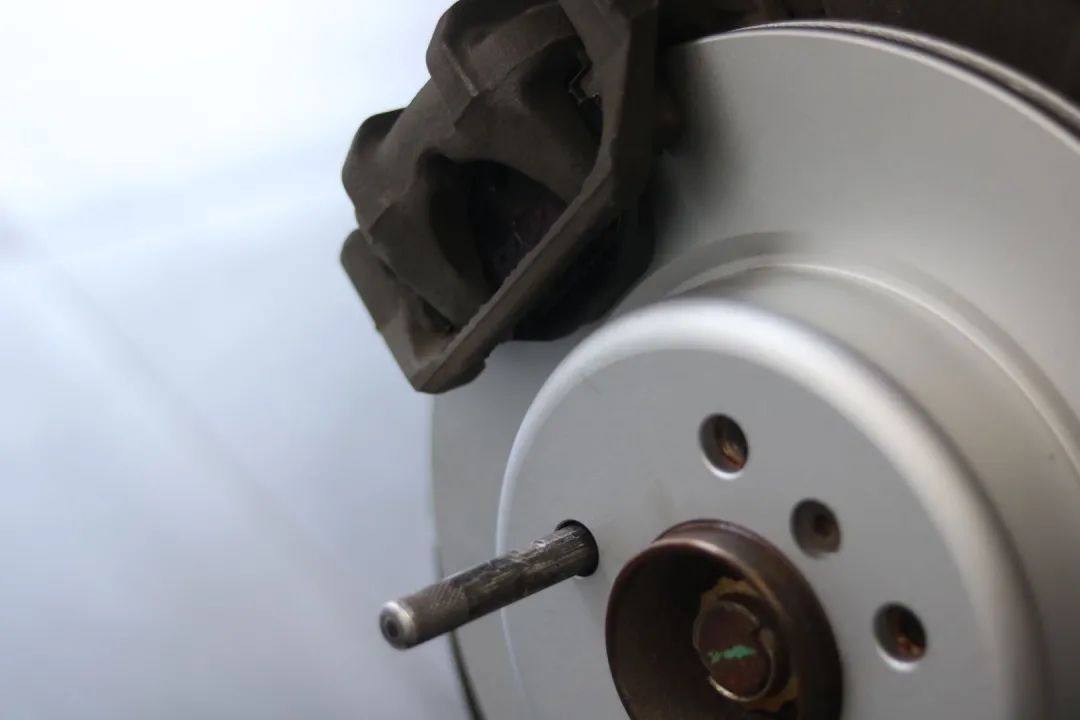 怪兽修车：翻新一辆13年的二手宝马5系，耗时25天完美复活它