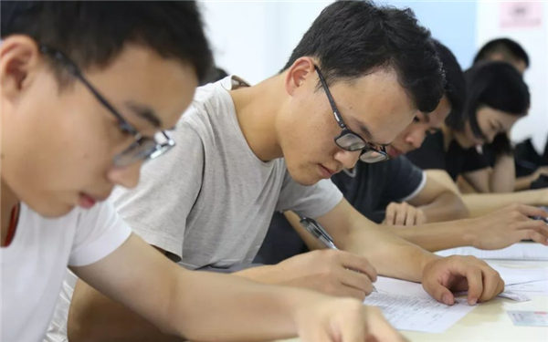 大学生失业补助金领取条件（大学毕业能领10000元）