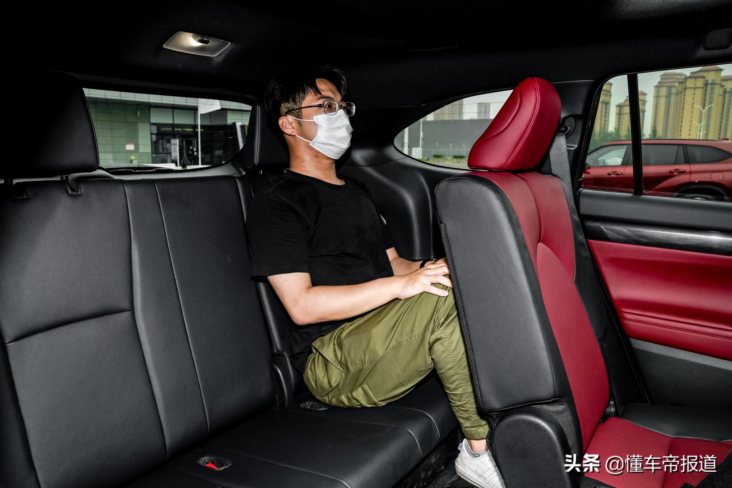 试驾｜同宗同源，却定位更高？一汽丰田皇冠陆放初体验