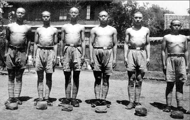 影视剧里的国军和真实的国军，中间差了10086个楚云飞