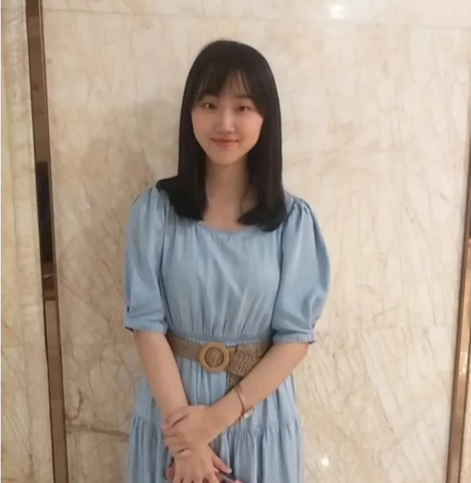 辽宁“高考女神”，683分夺得文科状元，谈吐气质不输武亦姝