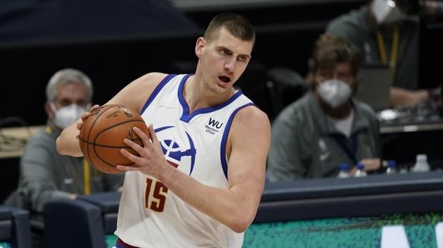 全能王！盘点NBA拿到三双最多的十大球星：詹姆斯仅排第五名