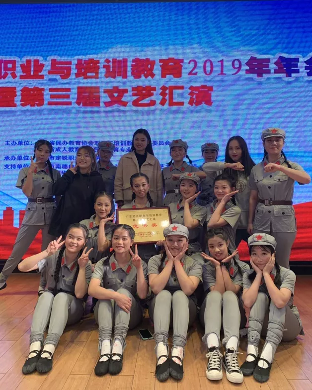 爱是教育最温暖的底色，这位充满爱心的老师圈粉无数