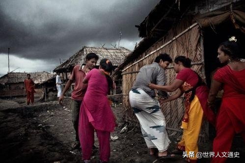 孟加拉国妓女村：每天接待3000人，女孩赎身后，很难走出村子