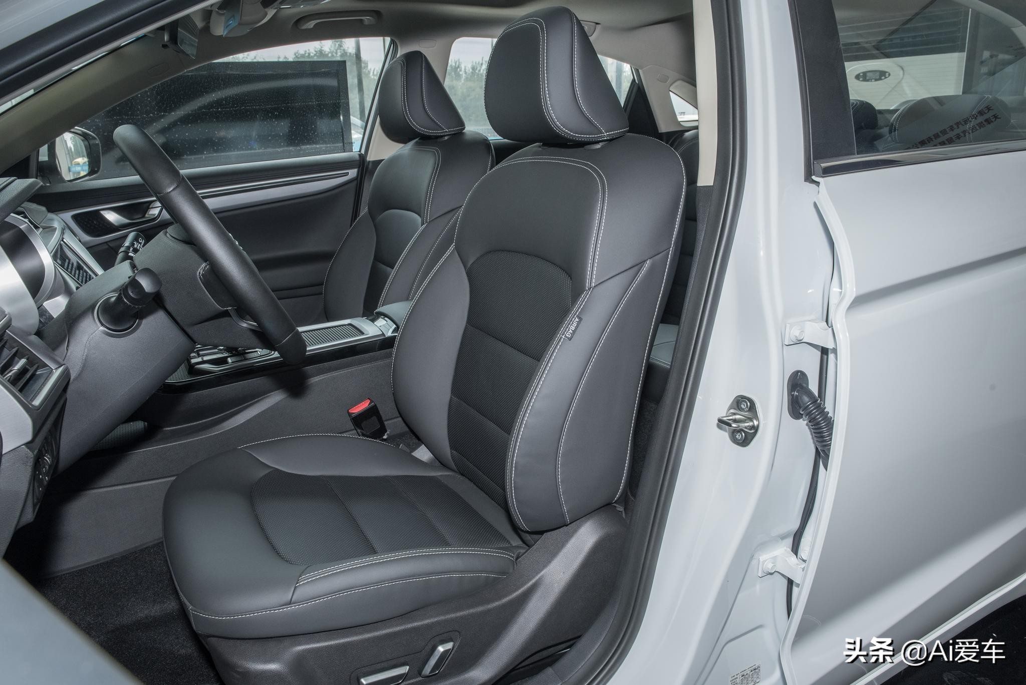 92号燃油，自动挡油耗1.4L好养，低价高质量三厢家轿，帝豪GL PHEV