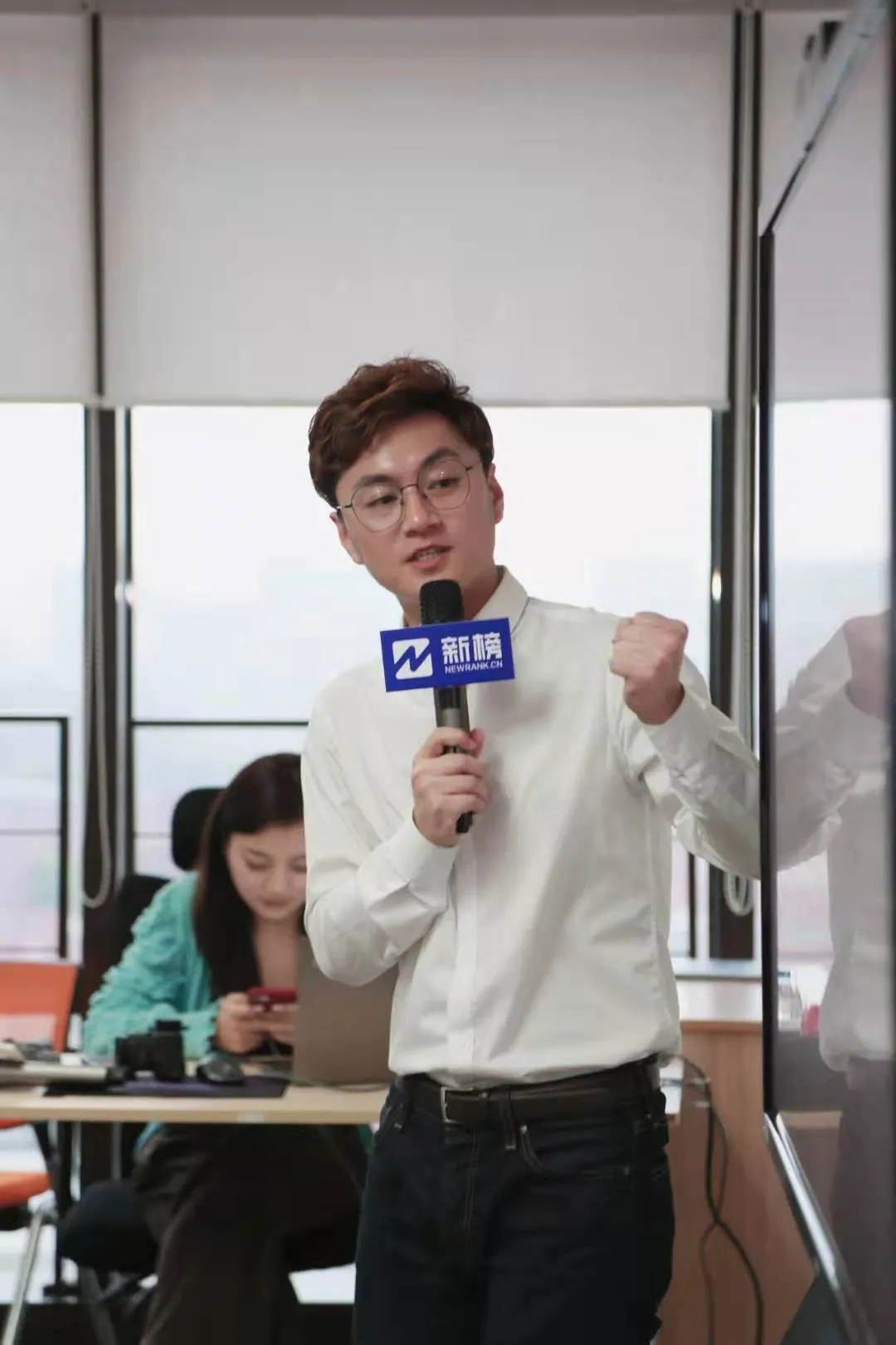 每天加班到头秃的新媒体运营，到底都在干些啥？