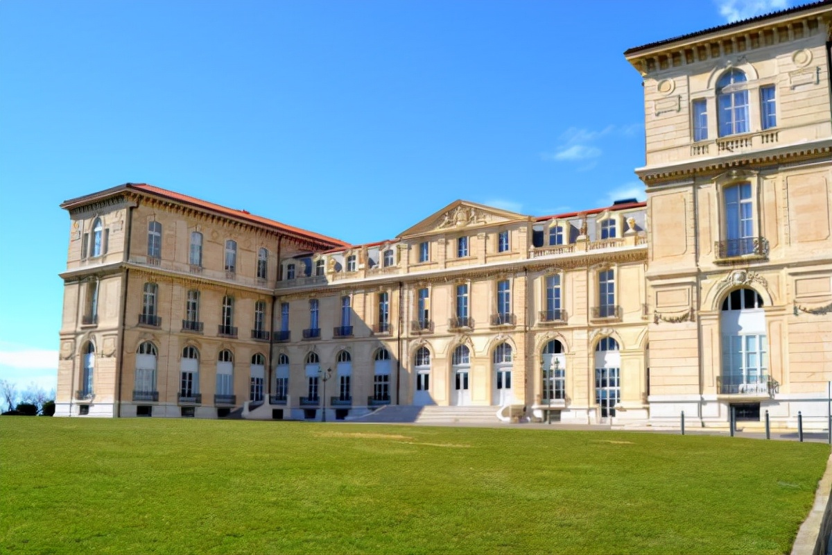 武汉“喜迎”一所中外合办大学，专注本科学历教育，培育新型人才