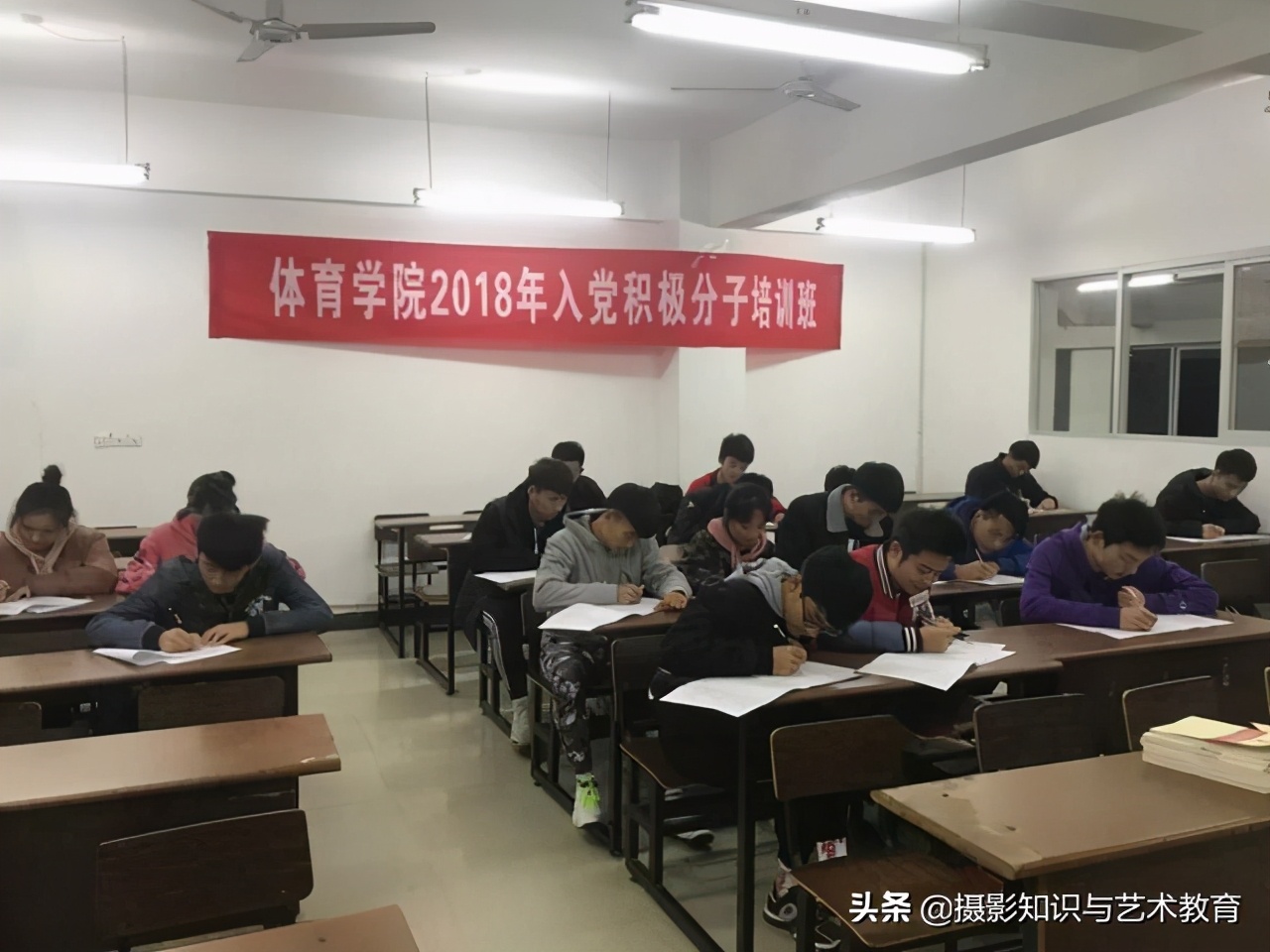 大一没有提交入党申请，大二还来得及吗？辅导员：大三就要注意了