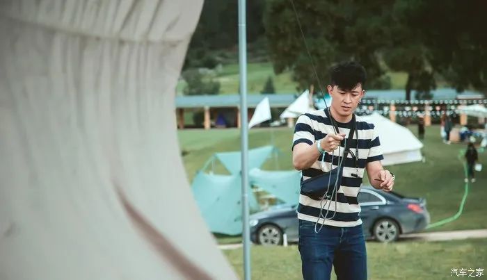 趣玩少女享自然，驾发现神行去露营