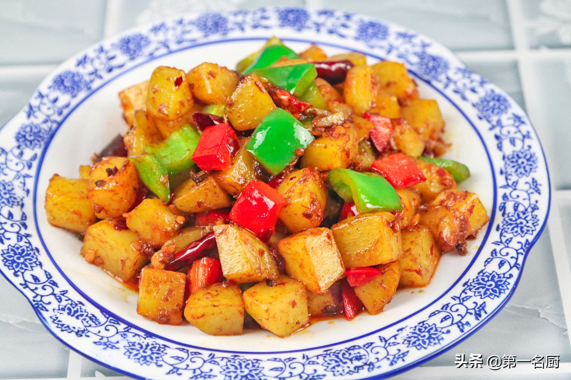 焖土豆块的家常做法大厨教你酱焖土豆的做法