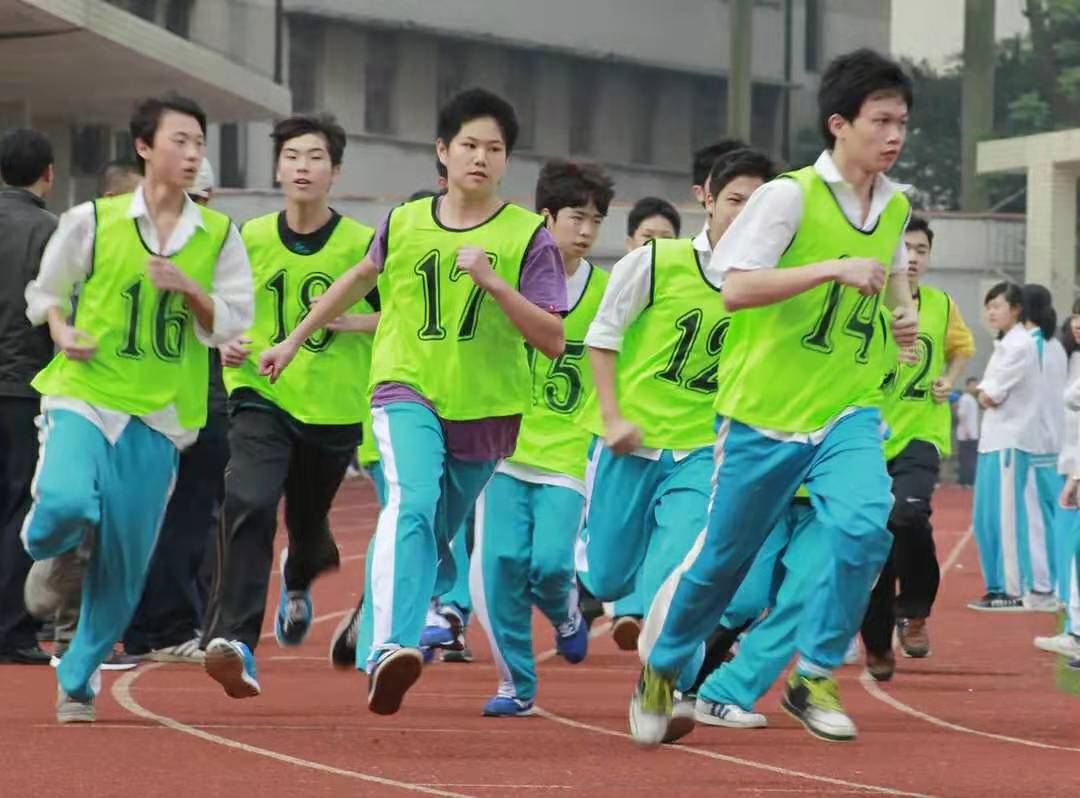 教育局发布通知，体育科目不再纳入中考，学生：幸福来得太突然