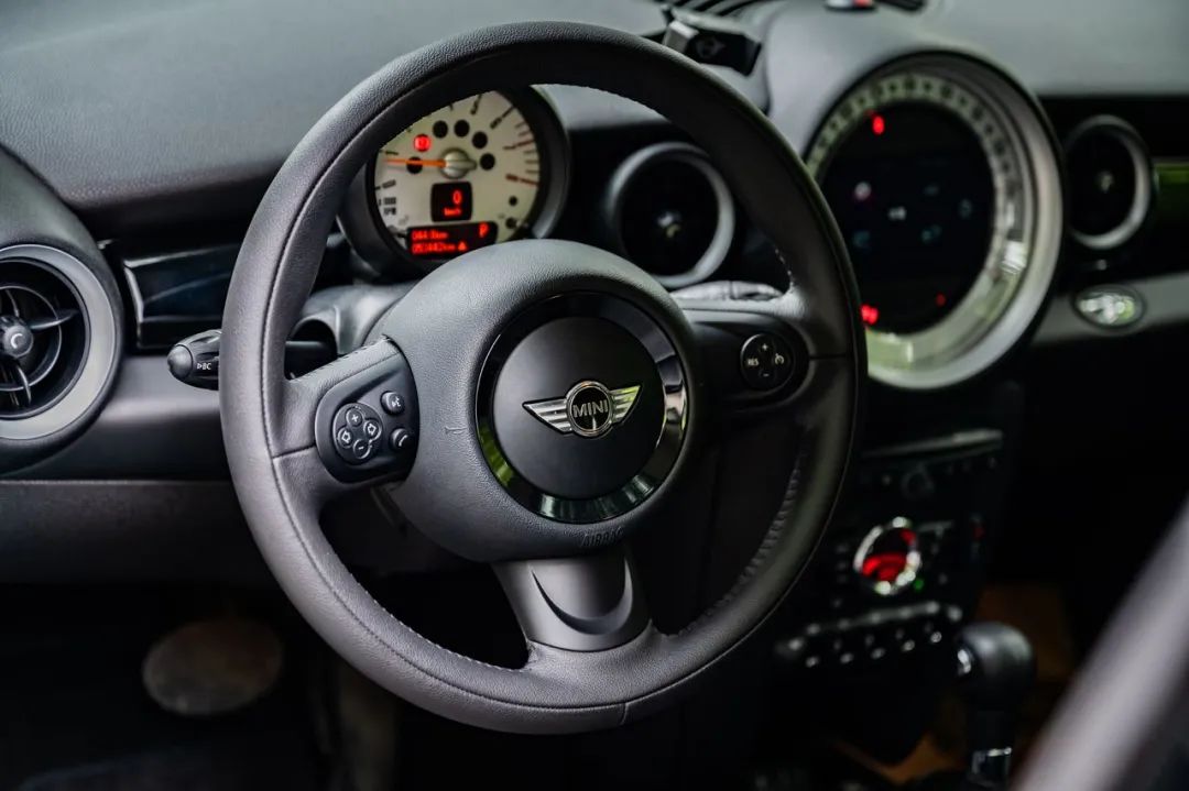 MINI COOPER Excitement：代步车不敷衍，操控、外形讲品味