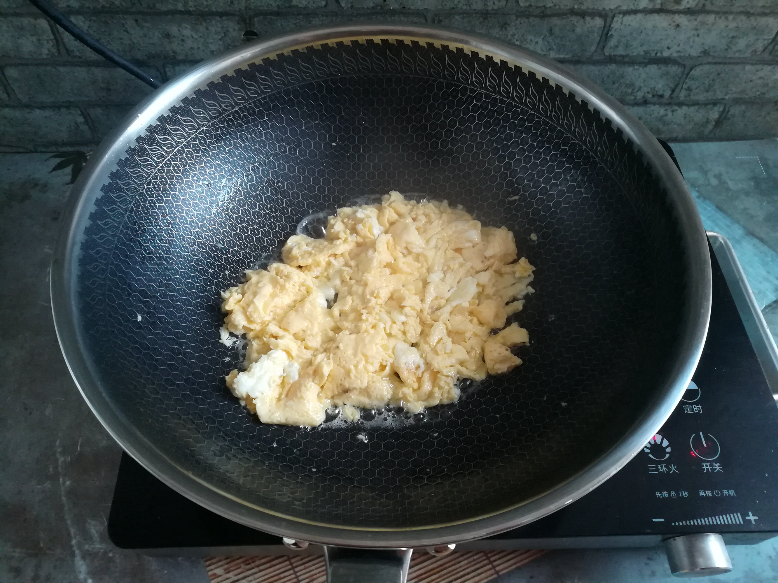 竹笋炒鸡蛋的做法大全（营养低脂的鸡蛋炒竹笋做法简单）