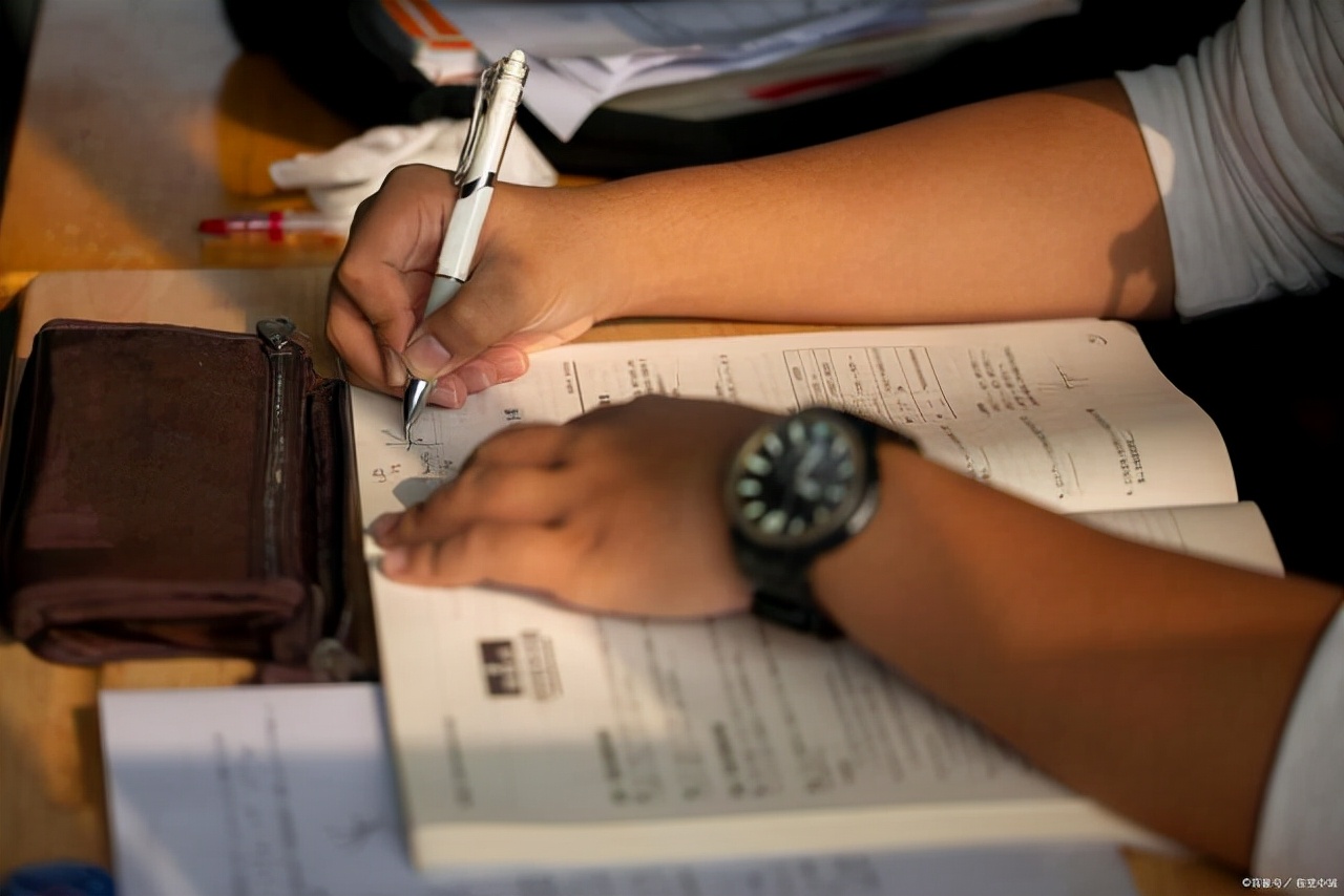 教育部规定，禁止高考移民，“中国面孔”的外籍生或将不再吃香