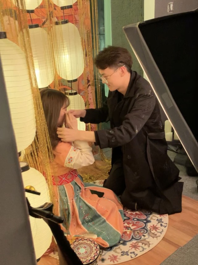 一下午轮番打卡敦煌飞天、高空酒店……郑州这些换装自拍馆渐受追捧，你去过吗