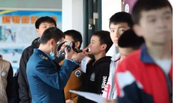 湖南有所高中很低调，33人被“空军航空大学”录取，全国第一名