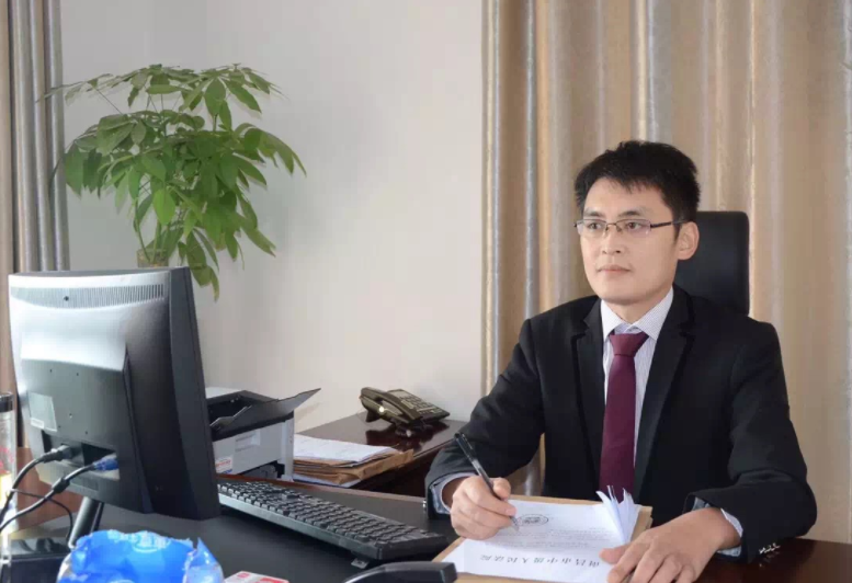 同样是法学生就业，律师事务所和公务员差距大，工作多年见分晓