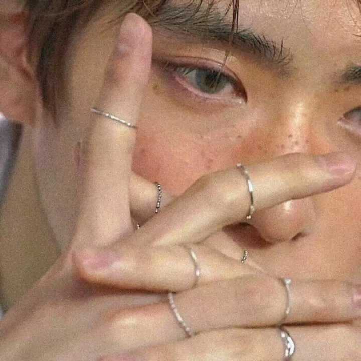 看起来很高级的男生头像