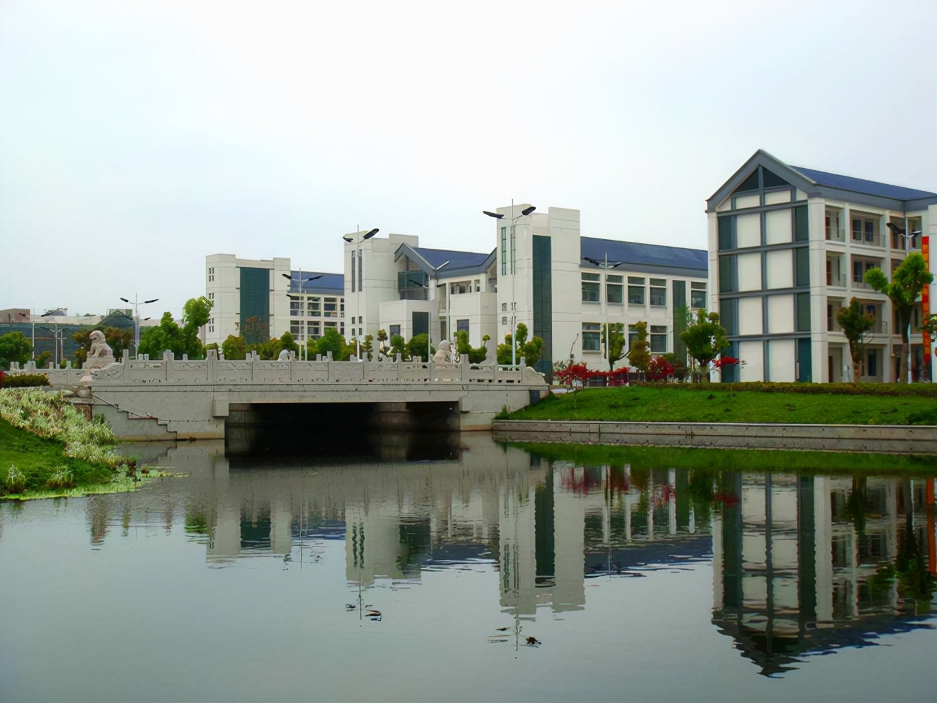 蘇州大學排名第一，谁排名第二，艺术类錄取分數線是多少？