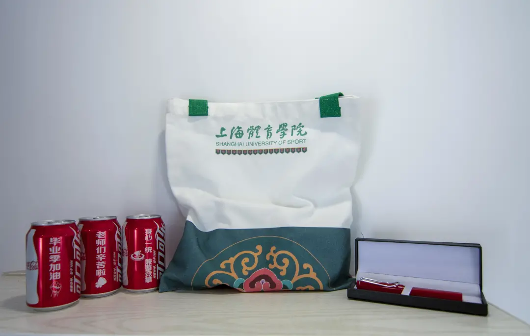 毕业快乐！沪上39所院校的毕业礼品，你最心仪哪种？