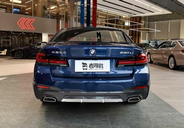 豪华行政级轿车，油耗6.7L，高性价比性能带大屏，带你看宝马5系