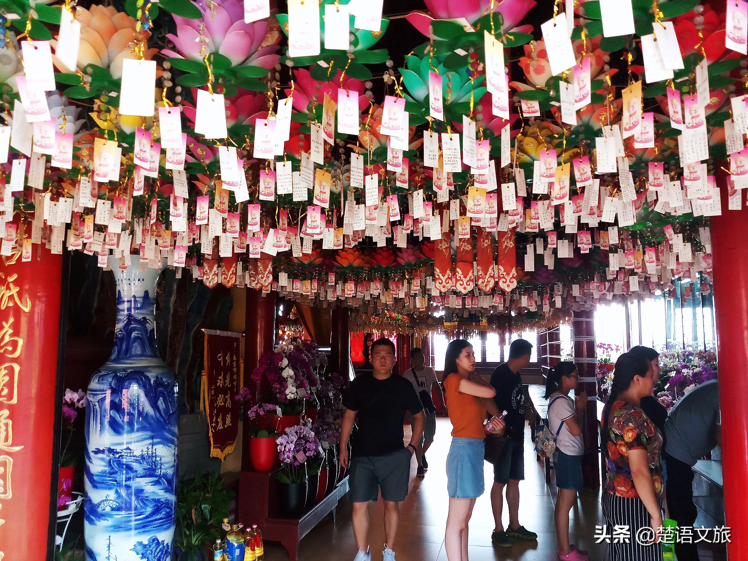 南京这座寺院，号称南朝四百八十寺之首，求签拜佛的居然多为美女