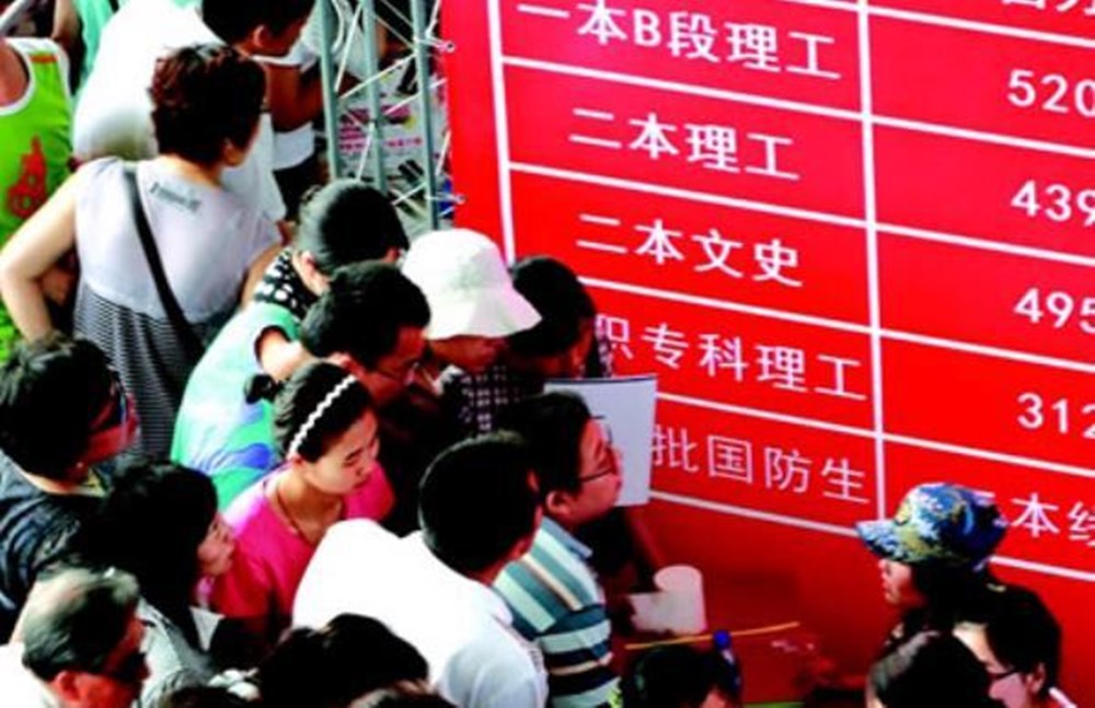 烈士子女高考加20分惹争议，女孩表态让众人闭嘴，谁能还我爸爸？