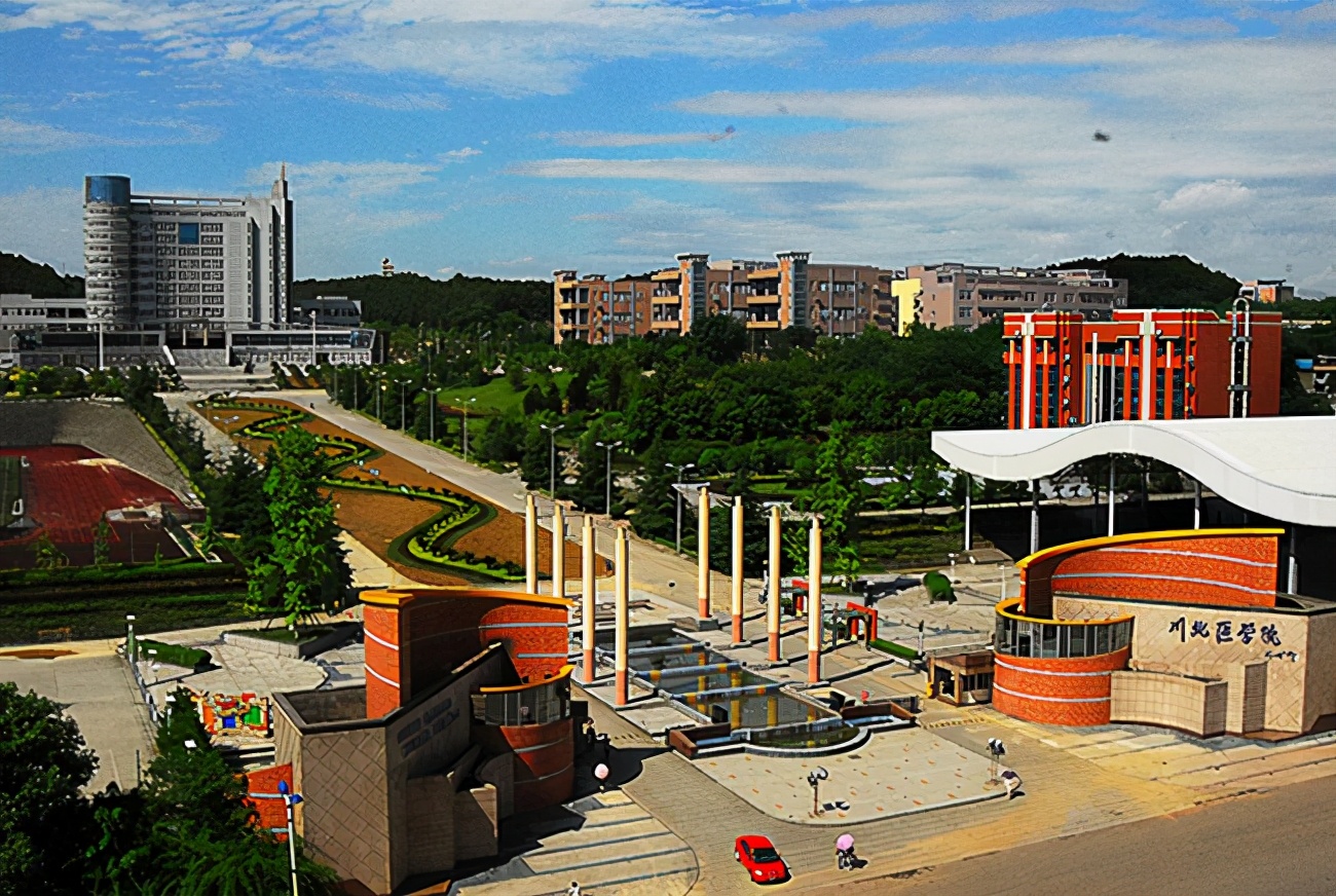 川北医学院本科毕业3400人，专业对口率达97%，7大专业人数最多