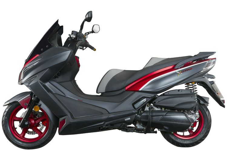 五羊本田御鲨125价格同排量踏板摩托车真的就比跨骑类重吗