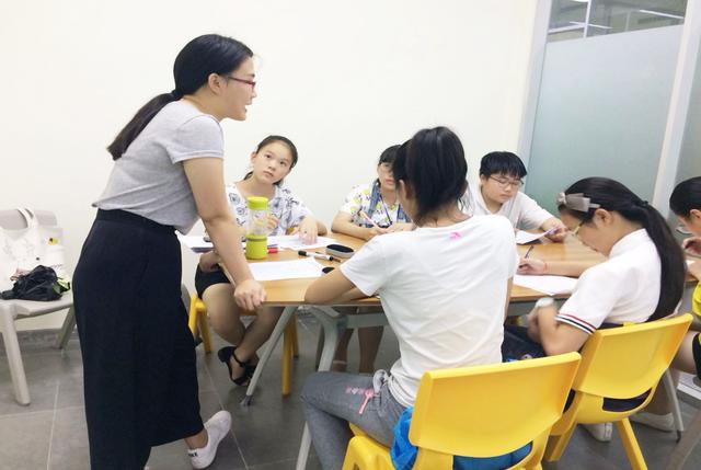 中小学生的困惑：周末不让补课，周中允许补，到底是减压还是增压