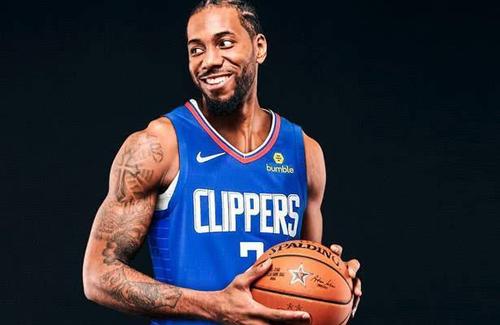 nba为什么小卡有两个名字(小卡是两届FMVP，还身处洛杉矶，为何球衣销量和老詹库里差那么多)