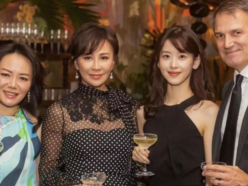 章泽天留学生活曝光：被误解10年的“奶茶妹妹”