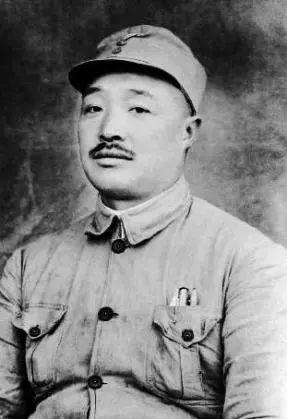十大元帅32岁在干什么：林彪在苏联度假泡温泉，朱德在四川缴费
