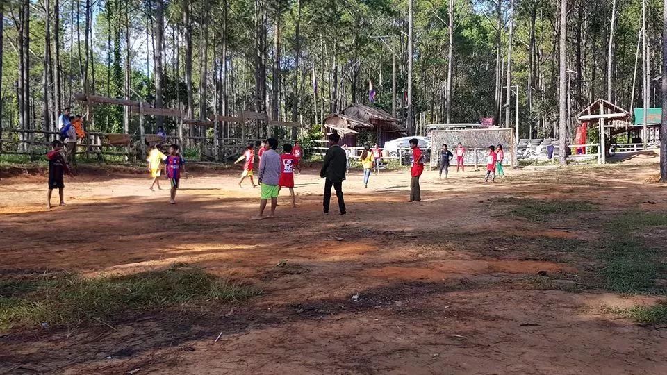 捡破烂交学费，用废品造学校？他建了一所垃圾学校，拯救无数孩子