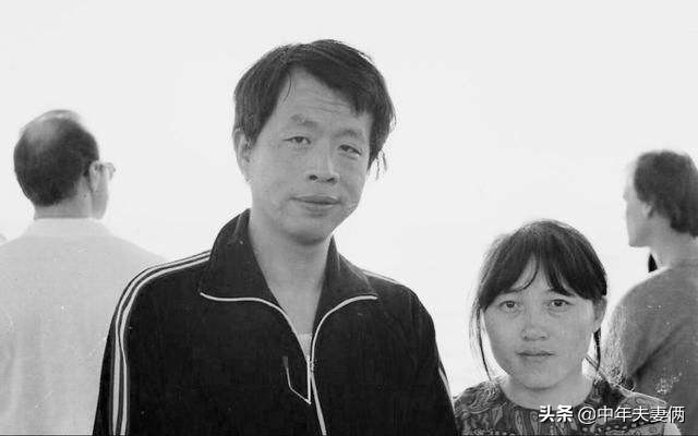 王小波和李银河：异地情侣，有哪些话题可聊，如何维系感情？