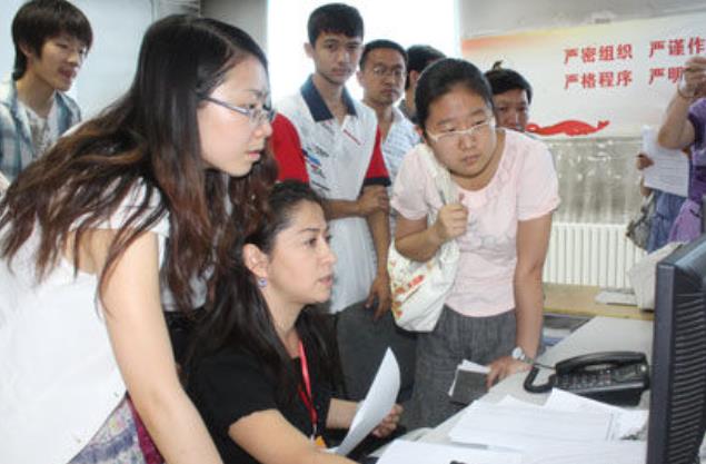 考生父亲花重金送孩子去补课班，承诺能过一本线，结果高考254分