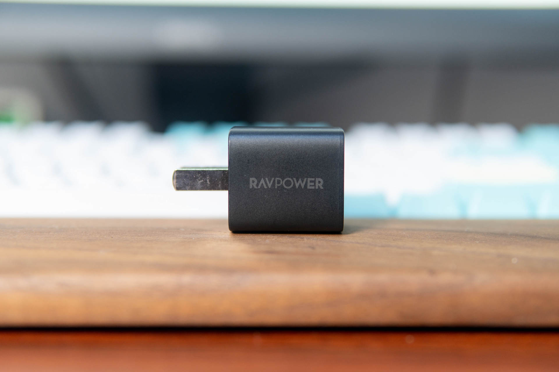 iPhone 13的充电好搭档，RAVPower 20w快充体积竟然和五福一安相同