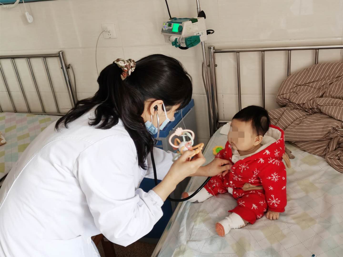 眼睛出现红血块怎么办？专家教你正确处理方法