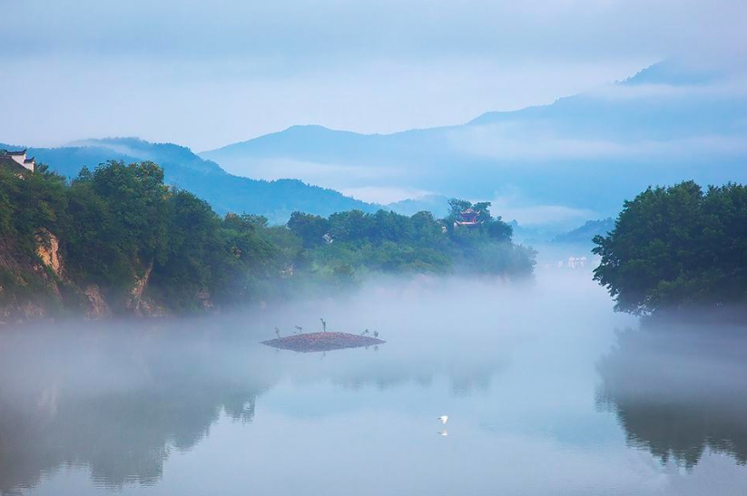 李白流传很广的一首诗，短短二十八字，把友情写得真挚动人