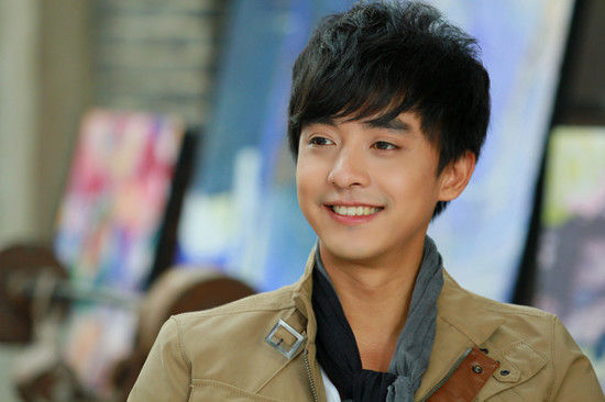 李佳航吐槽：为益达打十年的广告没拿过一分钱，益达官方回复亮了