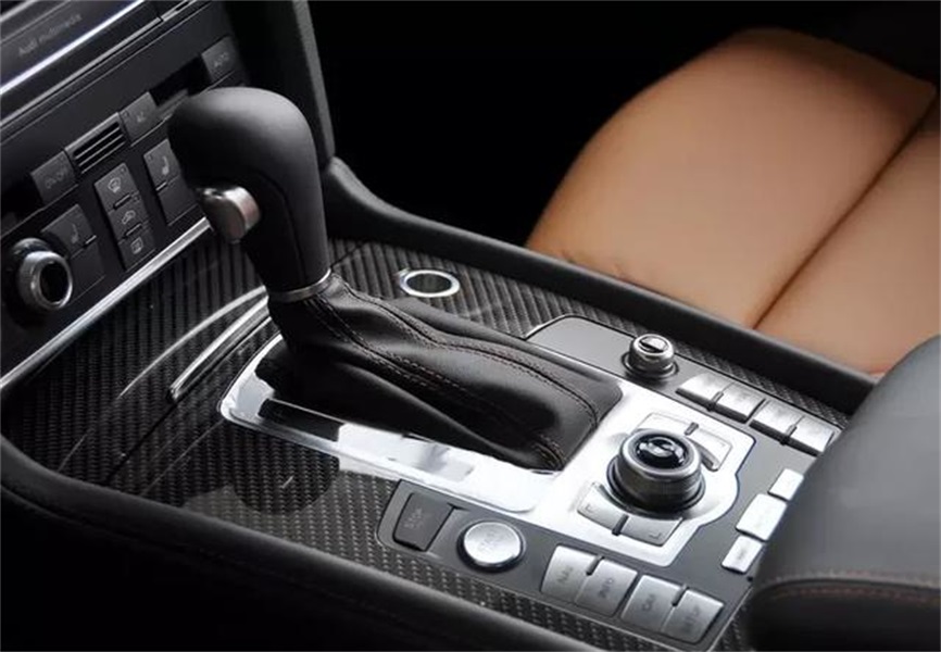 到店实拍奥迪Q7 V12柴油版，257万高等价位，扬言能拖动一架飞机