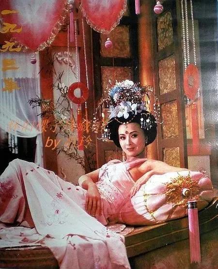 影视剧唐朝造型已落寞消失，华丽服饰不再用，高仿塑料珠子到处用