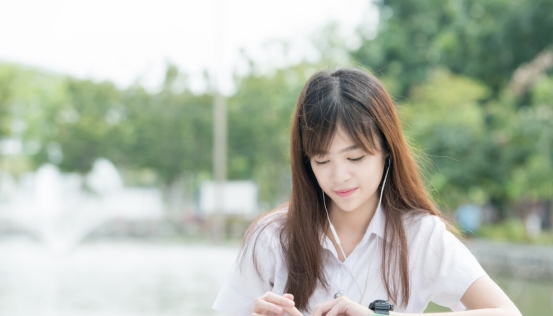 当代大学生“现状”，男生宁愿在宿舍里打游戏，也不愿追求女生