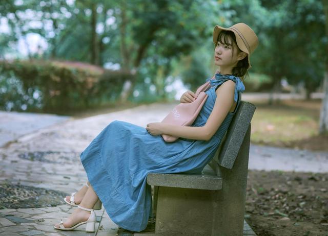 浪漫花季作文：《轻吟韵调品读青春》