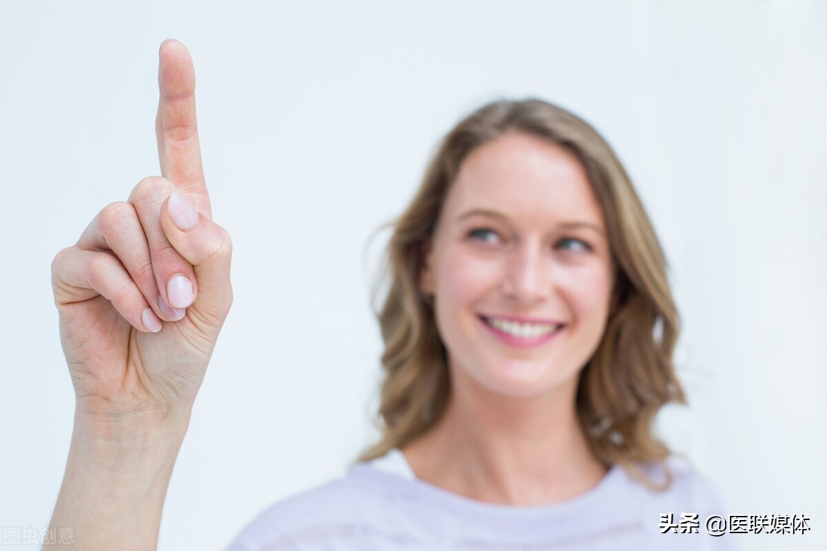 女人步入中年後，堅持好這4件事，更年期不會太早來