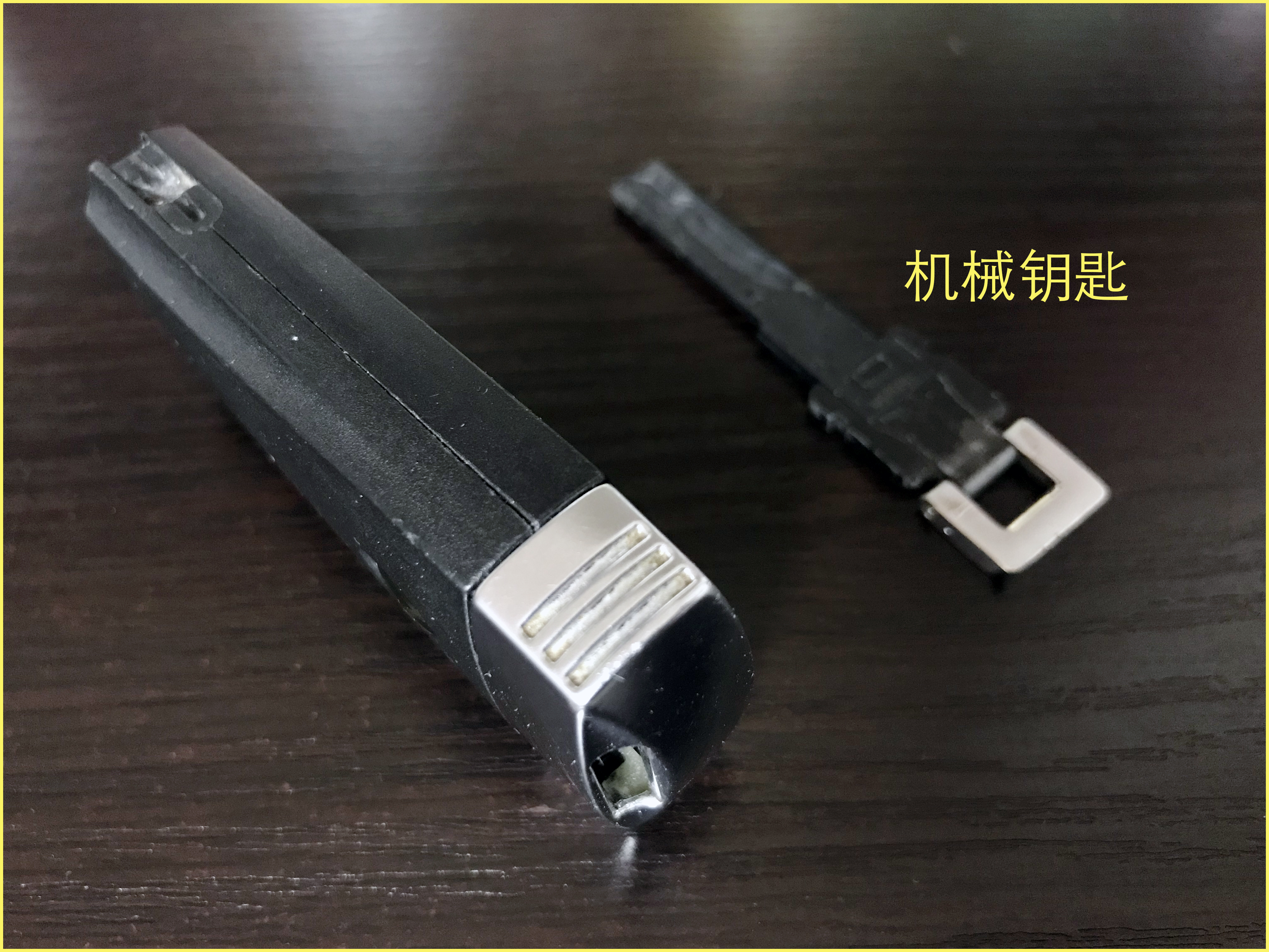 大众遥控电池自己换,一根牙签就搞定,才花几块钱!谁还去4S店?